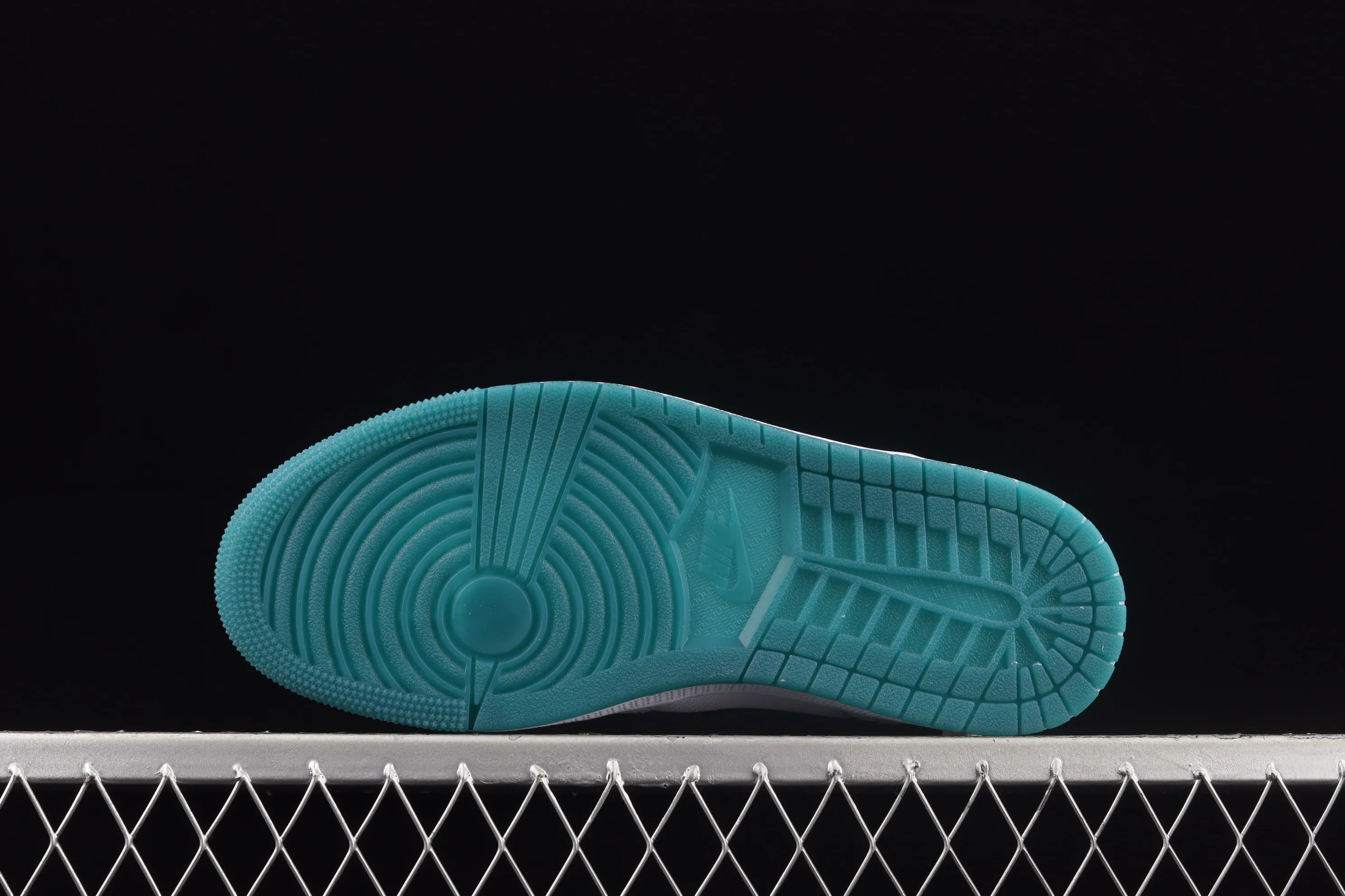All categories Air Jordan Jordan series basketball shoes Air Jordan 1 Mid Differentiated versions Air Jordan 1 Mid "Mystic Green" AJ1 Joe 1 Mystic Green mid-top basketball shoes CD6859-103